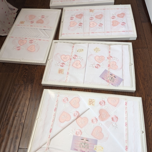 Linen - Picture 3 of 6